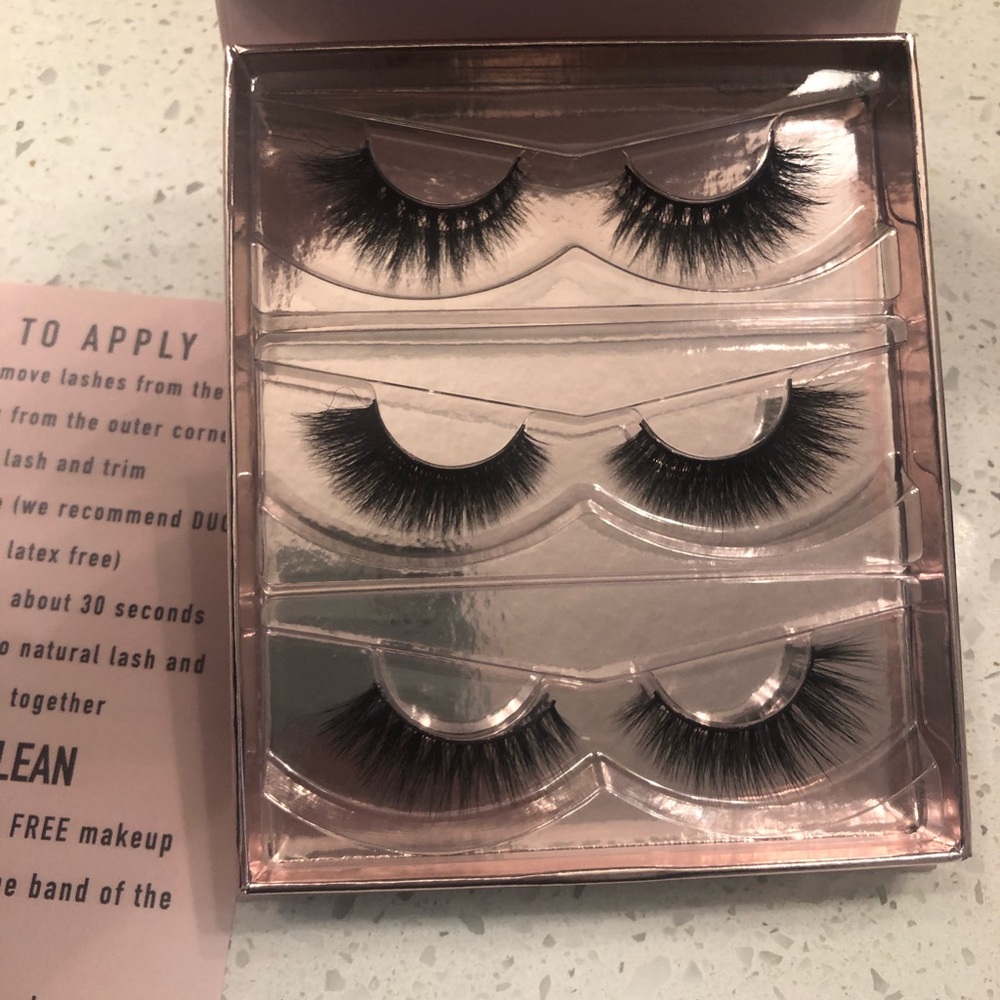 Worthy the label 3 set adhesive eye lashes